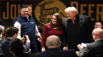 موقف حاسم.. ترامب يبدد المخاوف بشأن تراجع قيمة الدولار الأمريكي في الأسواق